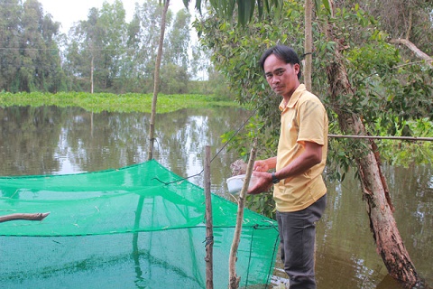 Anh Quyền bên vèo cá trê, cá lóc